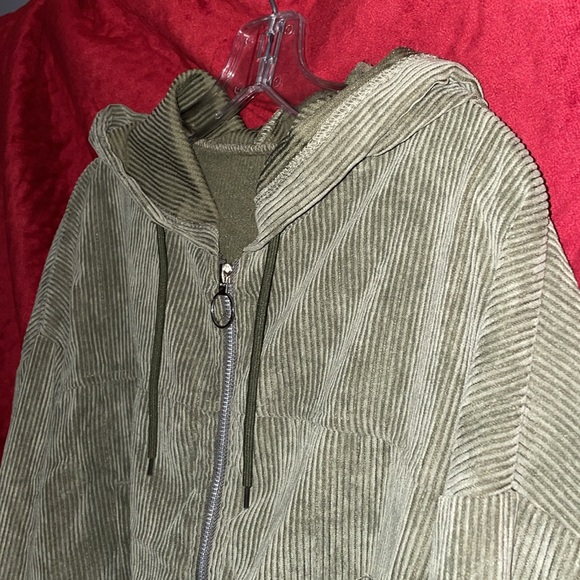 green jacket - Picture 2 of 5
